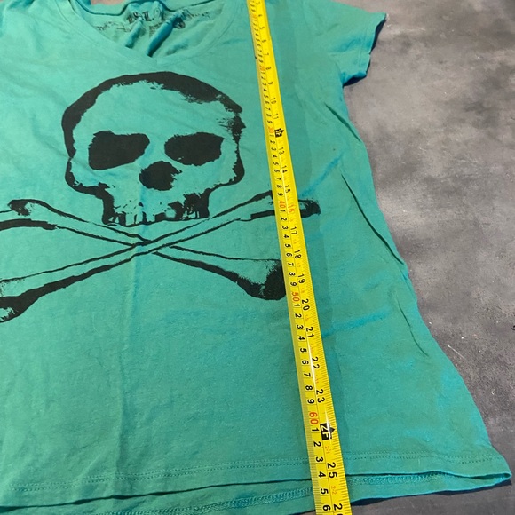 Skull and Crossbones Tee - Picture 4 of 4